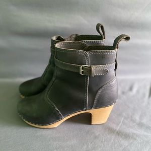 Swedish Hasbeens sky high boots navy size 40 leather